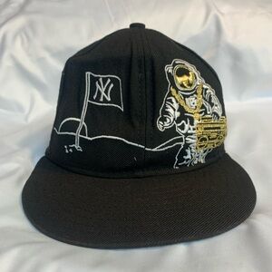 New York Yankees Distressed New Era 59Fifty Astronaut Moon Flag Black Hat 7/58